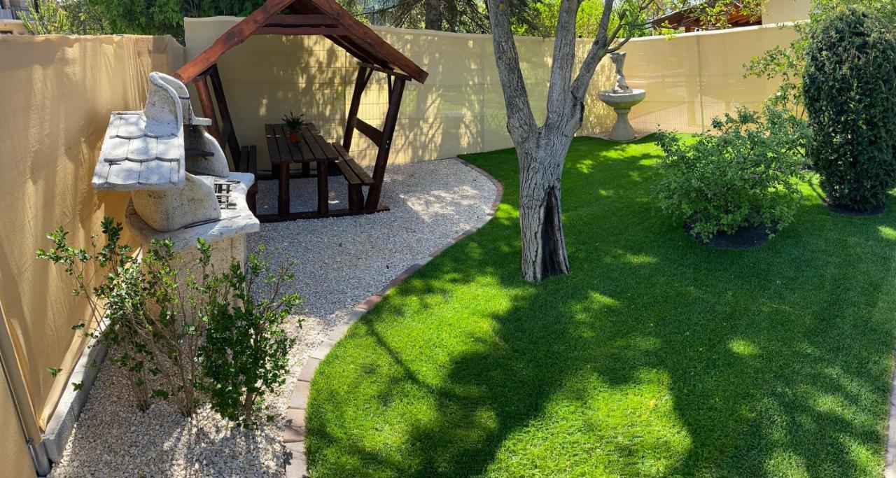 Villa Relax Apartman Гардонь Экстерьер фото